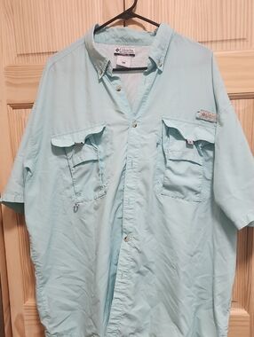 Columbia Light Aqua Short-Sleeve Button-Down Fishing Shirt